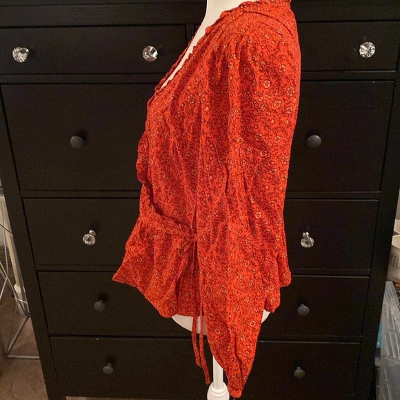 Universal Thread wrap long-sleeve top. Size M. Burnt orange floral pattern - Picture 4 of 15